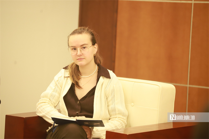 Bà Anna Lederer - Cố vấn chính sách phụ trách khu vực Nam Á và Đông Nam Á.