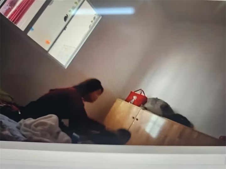 Người phụ nữ được cho là tại cơ sở mẫu giáo có hành vi đánh bé trai khoảng 3-4 tuổi. Ảnh: Tiền phong