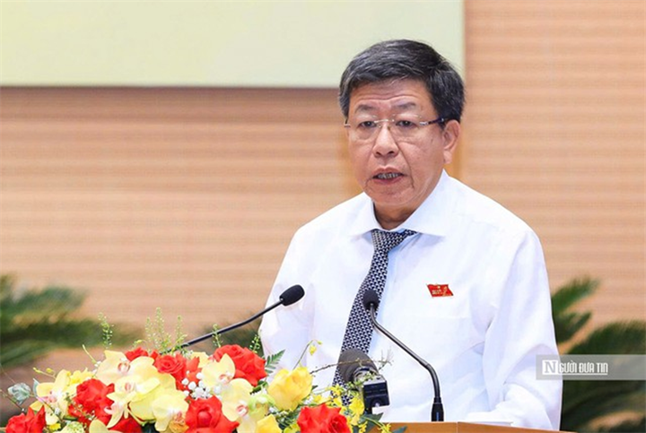 Phó Chủ tịch Thường trực UBND Thành phố Hà Nội Dương Đức Tuấn trình bày tờ trình (Ảnh: Hải Thanh).