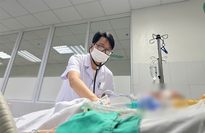 Nguy cơ khó lường từ việc tự truyền Glutathione để “thải độc gan”, làm trắng da. Ảnh: BVCC