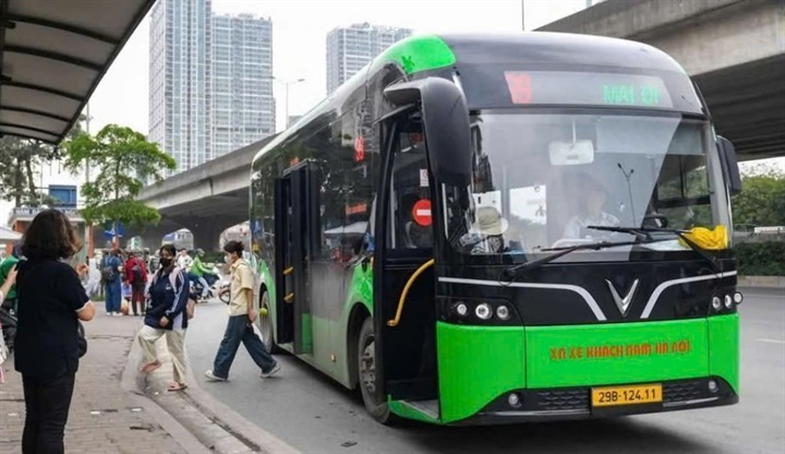 Sở Xây dựng Hà Nội yêu cầu Trung tâm Quản lý và Điều hành giao thông hướng dẫn miễn phí vé tháng cho người làm tại khu công nghệ cao. Ảnh minh hoạ/Báo Xây dựng.