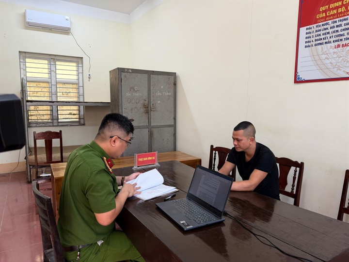 Cơ quan Công an làm việc với đối tượng Nguyễn Văn Thường. Ảnh Công an tỉnh Phú Thọ.