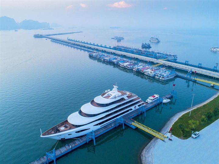 Trong bốn ngày đầu Tết Âm lịch năm 2026, Cảng tàu khách quốc tế Hạ Long đón bốn chuyến tàu biển quốc tế, đưa gần 6.000 du khách tới tham quan.