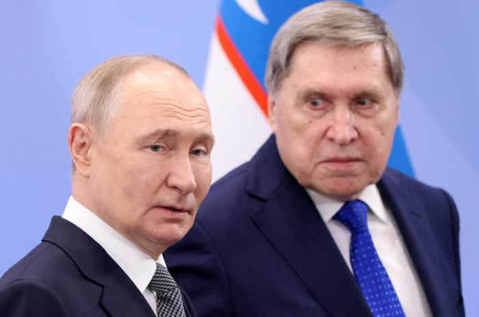 Tổng thống Nga Vladimir Putin và cố vấn đối ngoại Yuri Ushakov. Ảnh: Getty