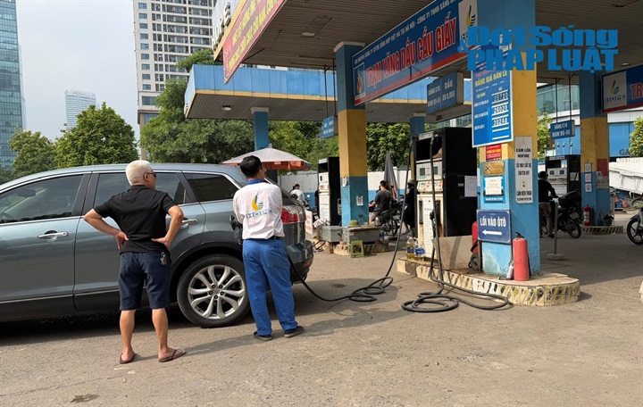 Giá xăng dầu ngày 30/10: Petrolimex, Pvoil đều có điều chỉnh mức mới. Ảnh minh họa.