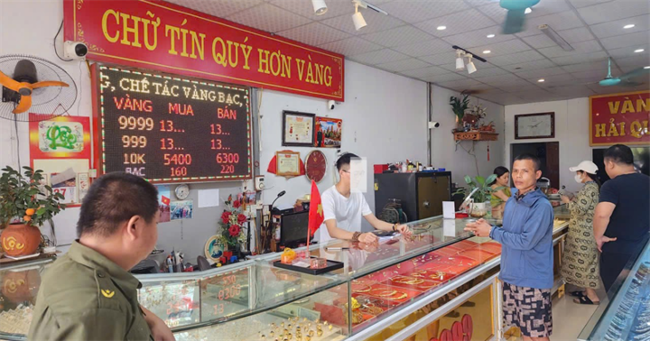 Đối tượng xác định vị trí bán tài sản đã cướp giật được. (Ảnh: Công an Bắc Ninh)