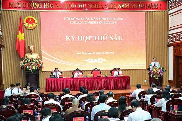 Kỳ họp thứ 6, HĐND tỉnh Ninh Bình khóa XVI thông qua nghị quyết thành lập, tổ chức lại, giải thể các cơ quan chuyên môn thuộc UBND tỉnh (Ảnh: Trường Giang)/Dân Trí