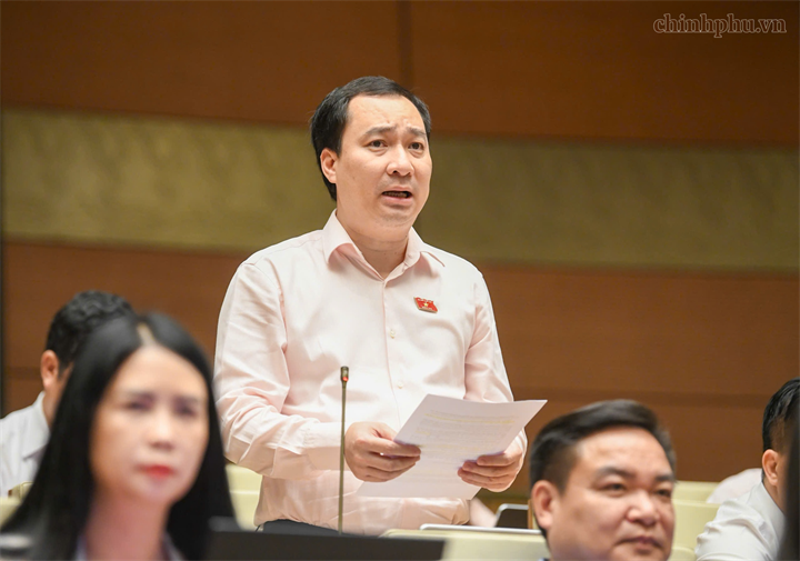 Đại biểu Vũ Văn Tiến (TP. Hải Phòng) nêu ý kiến tại hội trường - Ảnh: chinhphu.vn/Nhật Bắc