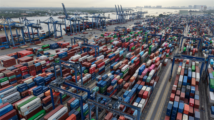 Container hàng hóa tại cảng Cát Lái chiều 4/2. Ảnh: Thanh Tùng