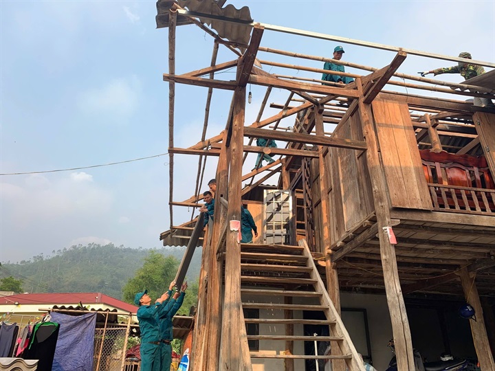 HĐND tỉnh Lào Cai khóa XVII đã thông qua Nghị quyết số 37/2026/NQ-HĐND quy định chính sách hỗ trợ đối với các hộ gia đình, cá nhân bị thiệt hại về nhà ở hoặc phải di dời, sơ tán khẩn cấp do thiên tai, hỏa hoạn trên địa bàn tỉnh. Ảnh CTTĐT Lào Cai.