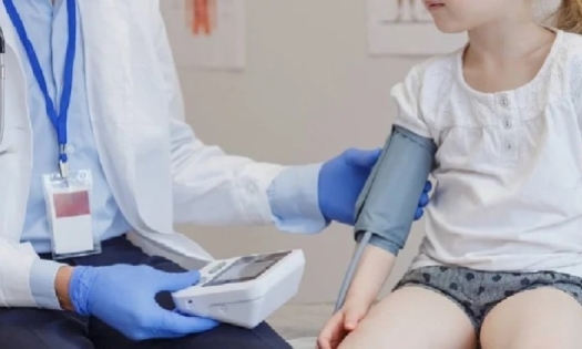 Bất ngờ phát hiện bé gái mang nhiễm sắc thể nam khi đi khám cao huyết áp