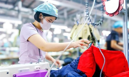 Bộ Nội vụ đề xuất không cắt giảm các khoản tiền lương khác khi tăng lương tối thiểu 7,8%