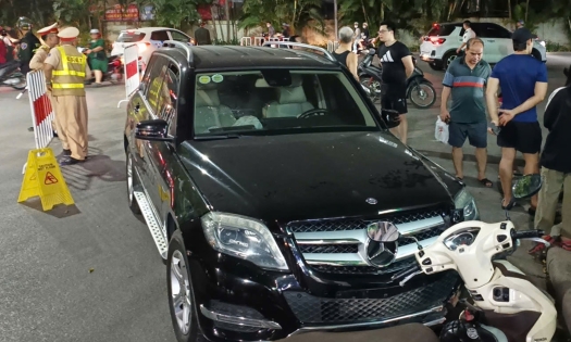 Vụ ô tô Mercedes gây tai nạn trong khu đô thị ở Hà Nội: Tài xế có nồng độ cồn bao nhiêu?