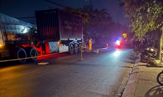 Tin tức tai nạn giao thông mới nhất ngày 3/4: Xe máy tông đuôi xe container, một người tử vong 