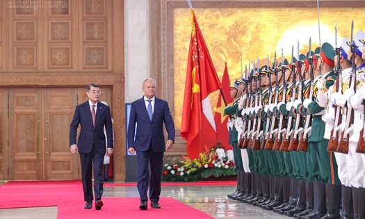 Thủ tướng Lê Minh Hưng chủ trì lễ đón chính thức Thủ tướng Ba Lan