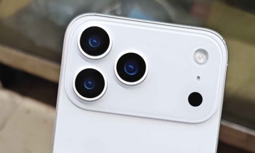 Apple nói gì về việc nam châm làm hỏng camera iPhone?