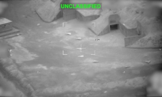 Clip: Mỹ nã tên lửa dữ dội, tập kích bãi tập trung UAV của Iran